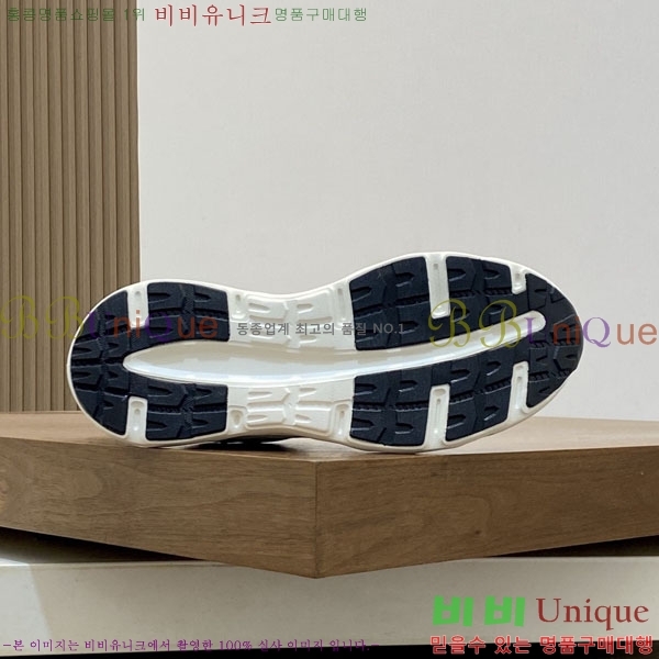 ���� ��**�� ����Ŀ�� MO592280-8